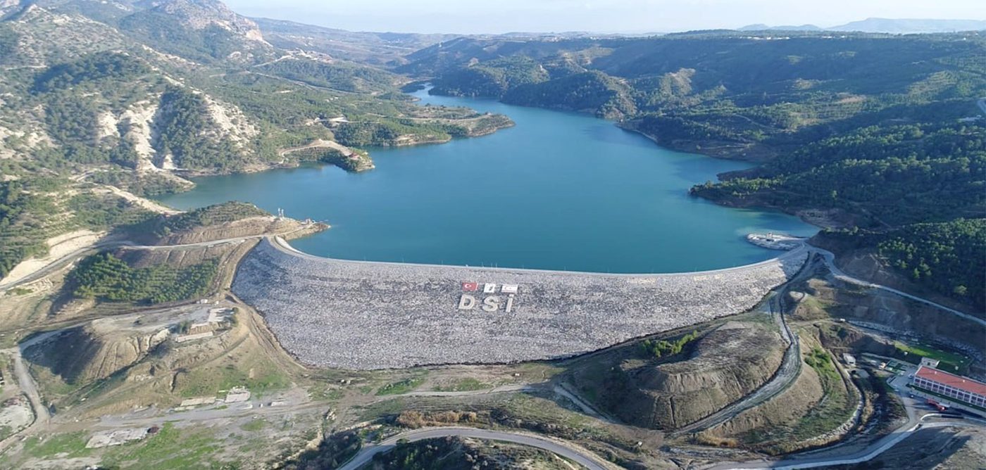 Geçitköy-Staudamm mit Stausee – Speicher der Wasserleitung aus der Türkei
